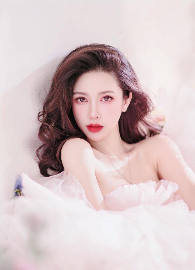 潘霜霜的"蚂蚁腰""少女肌",这么时尚的身材!_高冷_事情_性格