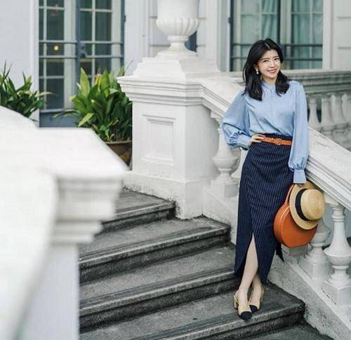 路人街拍,女子清爽大方的牛仔裤搭配,尽显玲珑曲线_时尚_气质_李欣汝