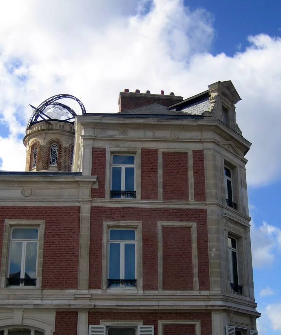 亚眠,是一座位于法国北部的小城镇,有一个建于13世纪的古老教堂,人们