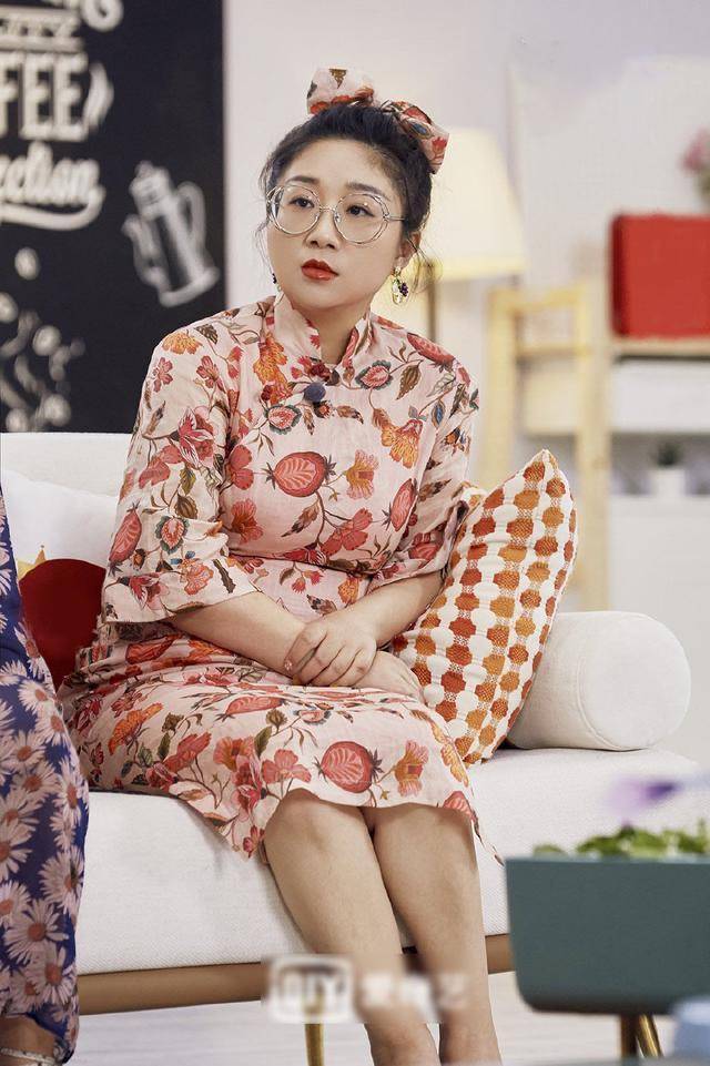 傅首尔"肉肉"的身材,穿上旗袍却意外惊艳_时尚_印花_整体