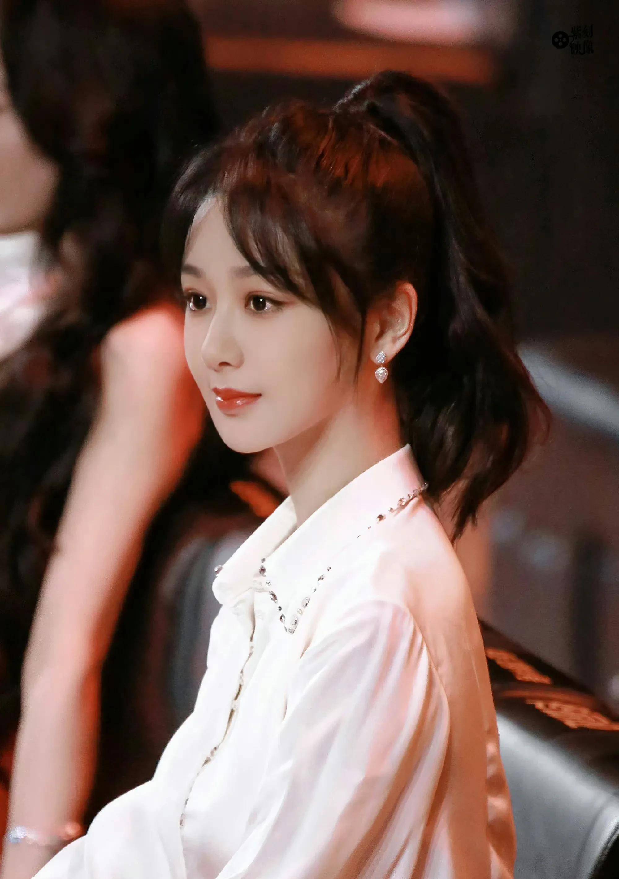 杨紫与肖战,李现同框后回剧组搬砖啦-吃瓜的散了吧!_因为_自然_微博