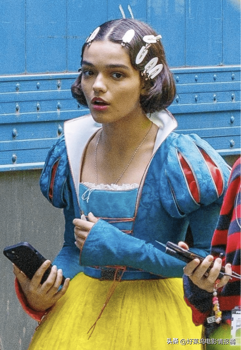 灰姑娘也得变黑了?好莱坞全面黑化真的一个比一个辣眼睛!