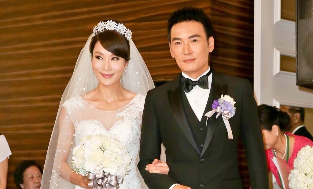 原创            54岁焦恩俊和妻子林千钰隔空互呛，一代男神两段婚姻都惨淡收场(焦恩俊接受采访)