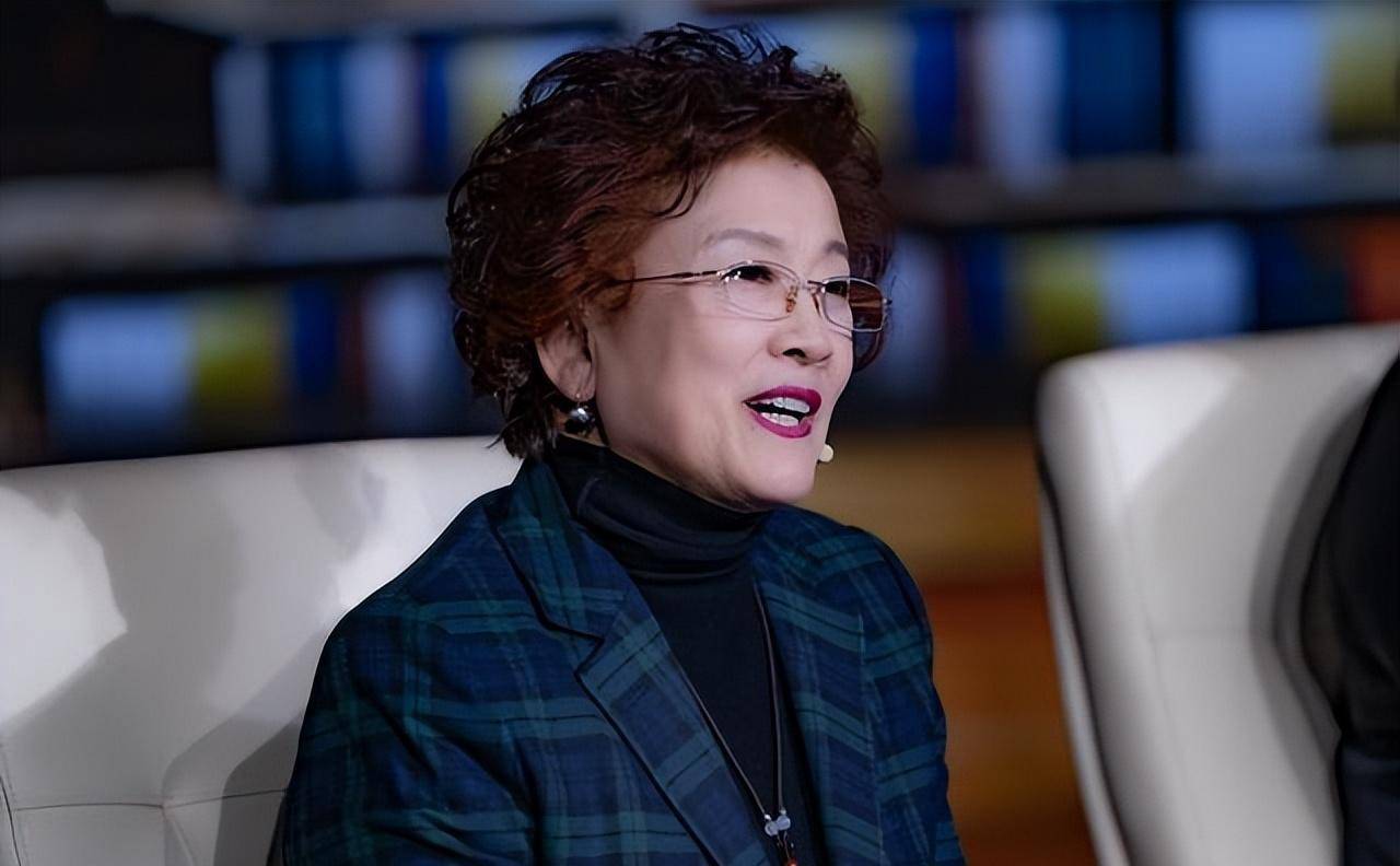 宋春丽:为拍戏终身不孕,与侄子母子相称,61岁领养女儿圆母亲梦_孩子