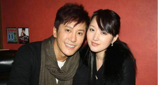 怪不得毛宁不娶杨钰莹了,看看他妻子照片,就明白是咋回事了_歌坛_姐姐