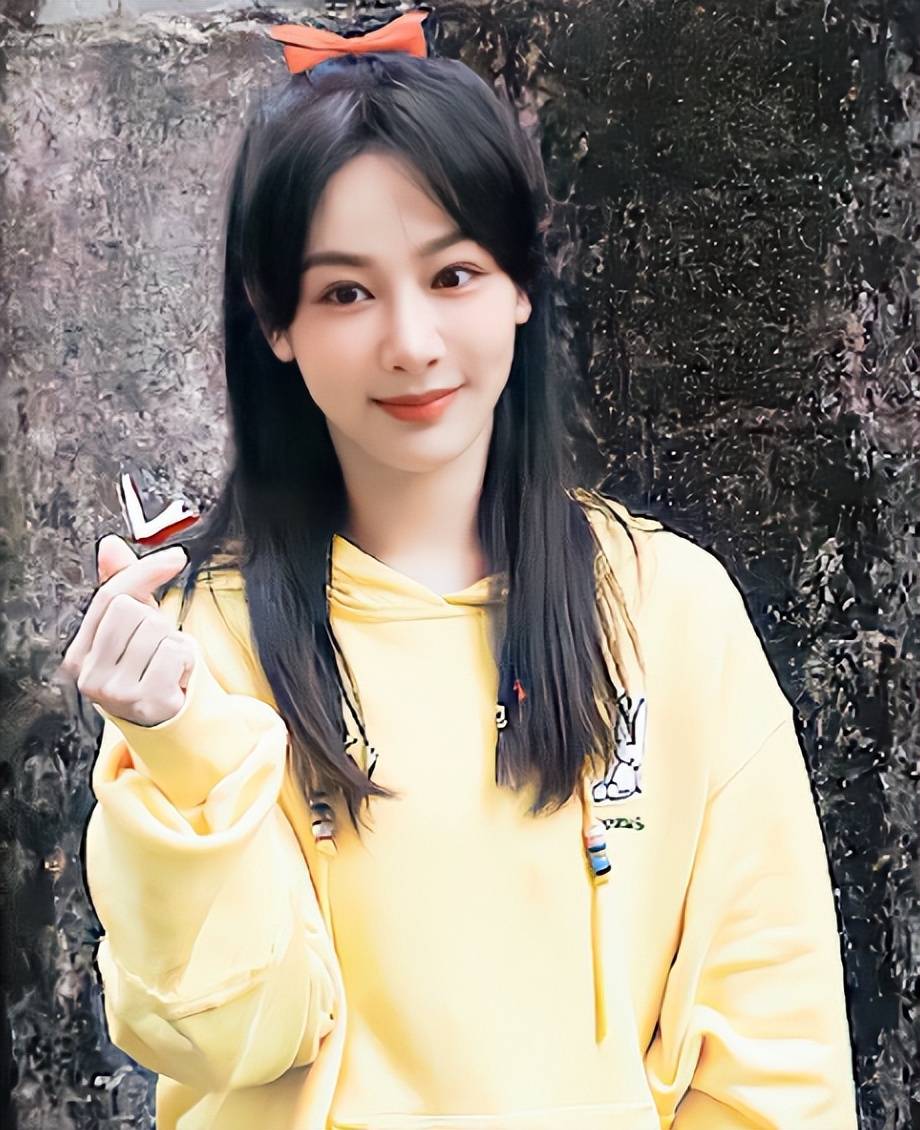 杨紫新剧《199爱》改名!黄衣造型元气满满,变身俏皮美少女!