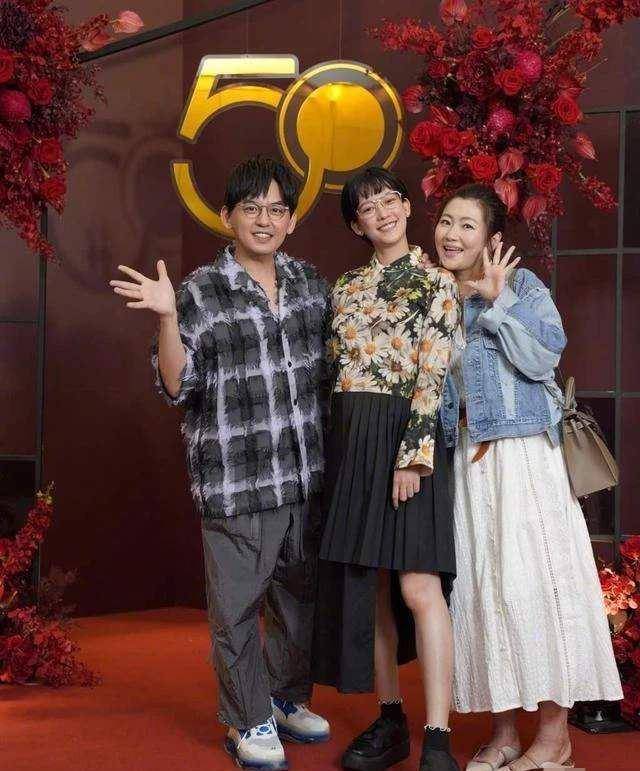 selina任家萱男友正面照不慎被曝光,东道主黄子佼公开道歉显诚意_照片