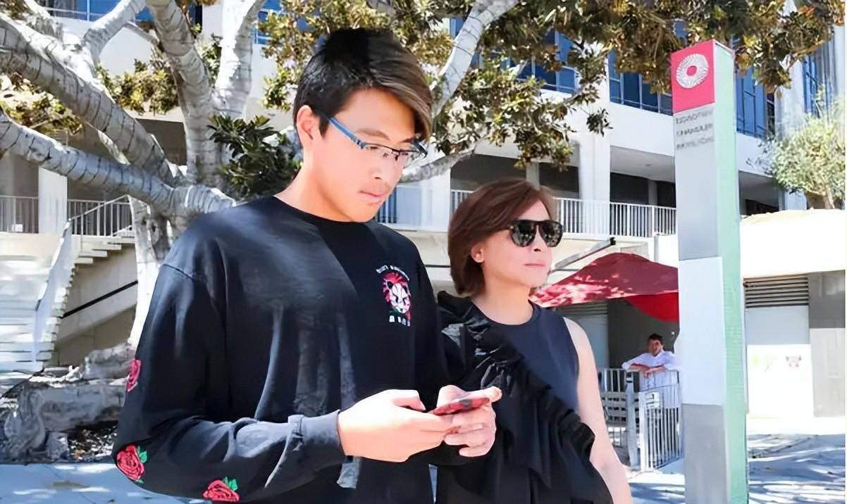 苏瑾:16岁当模特,27岁嫁建筑师,分手后独自带娃,如今现状如何_赵宝刚