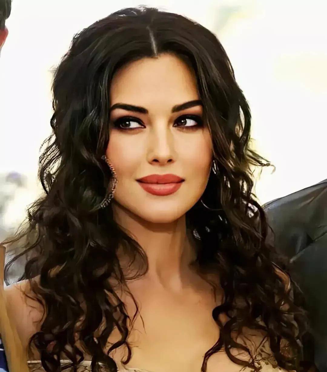 莫妮卡61贝鲁奇:意大利国宝级性感女神,她的美不仅仅是传说_电影_一