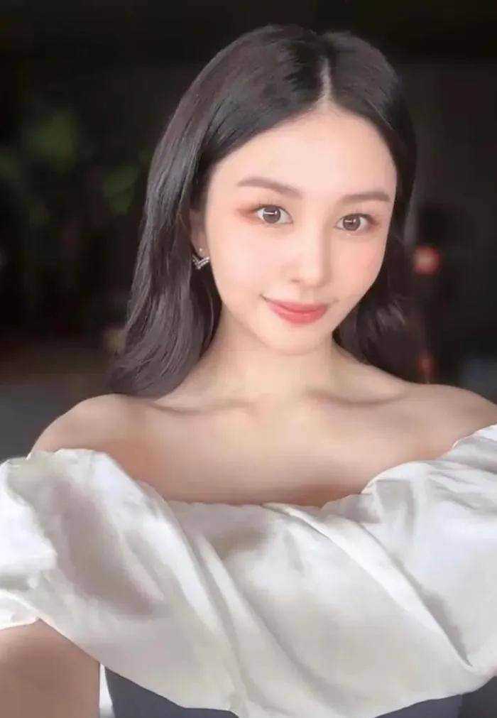 邱淑贞三位千金罕见同框,三姐妹颜值皆出众,12岁沈晨也很像妈妈