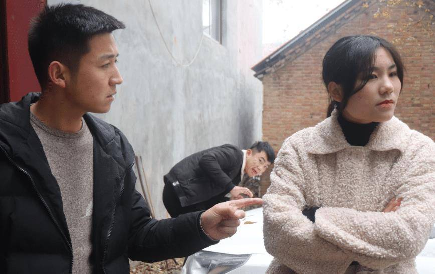 前妻病重住院,我偷偷送去2万,收到的短信让我心如刀割_孙洪涛_妻子