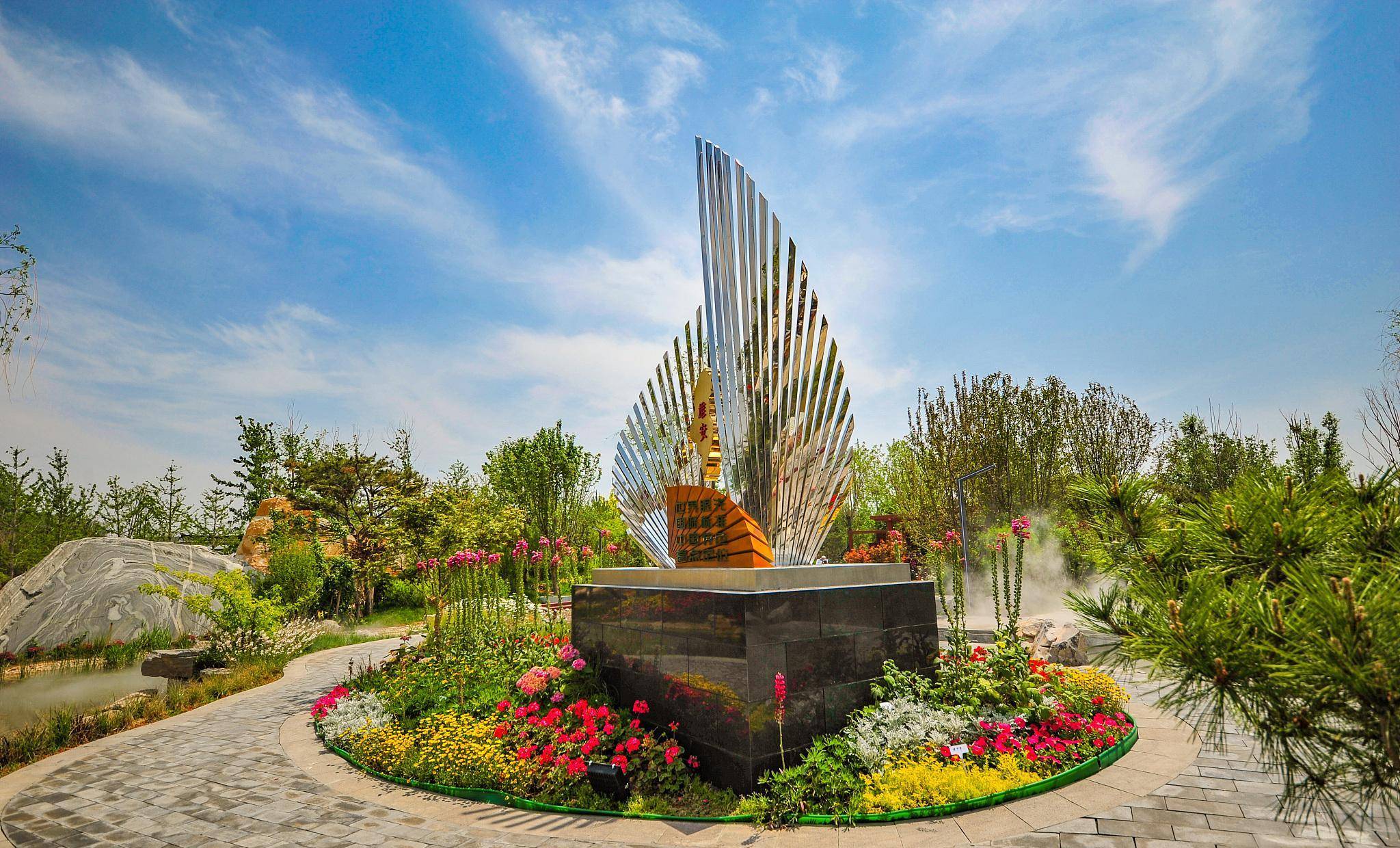 旅游爱好者,我非常喜欢探索各种不同的景点和文化,所以我决定去郑州园