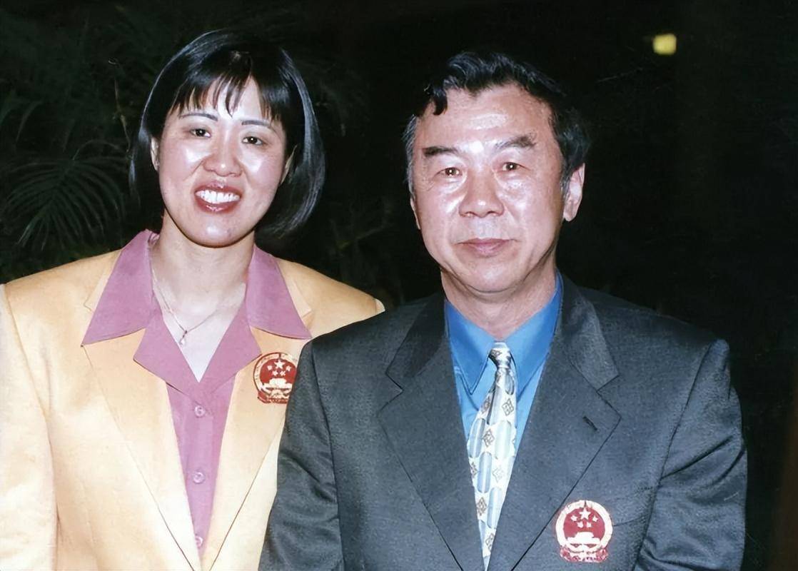 女排名帅陈忠和:二婚娶女排弟子为妻,如今已经退休携妻回归家庭_电影