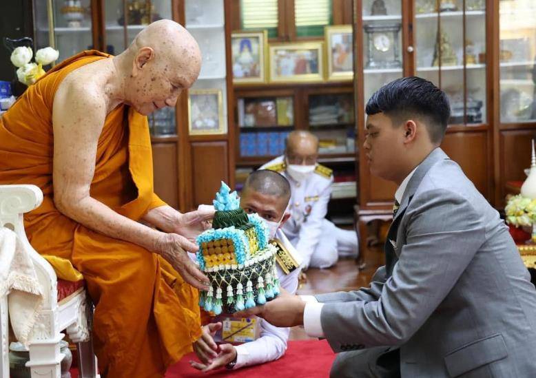 18岁提帮功近照惊艳,又高又帅身高超过190,小说里的翩翩贵公子_提帮功