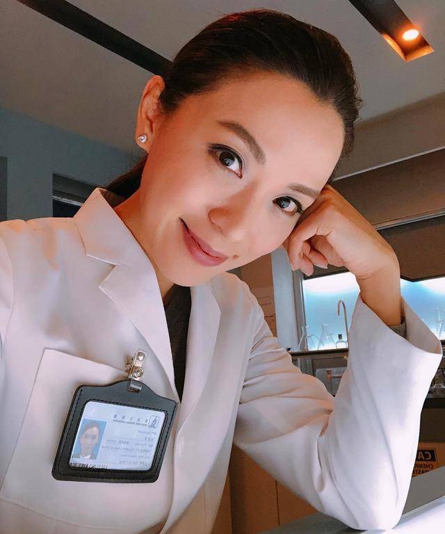 在《宫心计2深宫计》中饰演贴身女仆的李美惠,成功嫁入豪门的怀抱,而