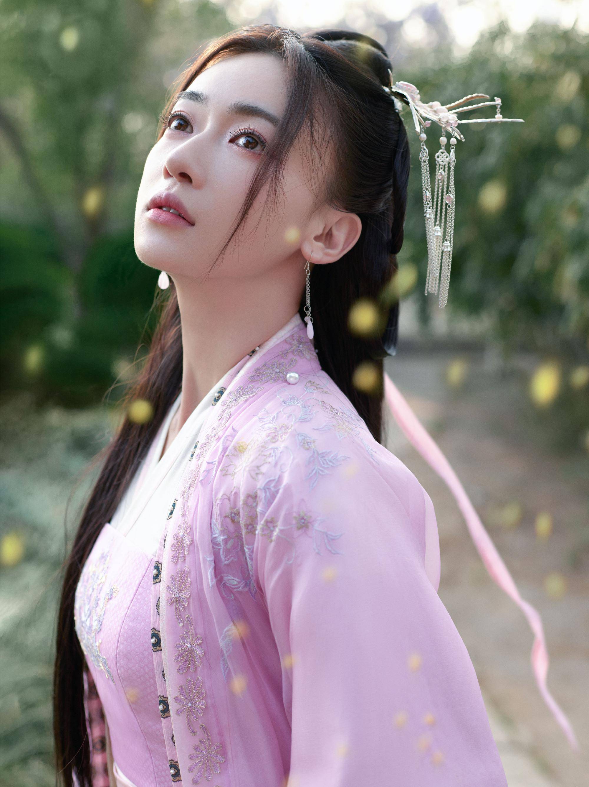 吴谨言古风绝美,浅粉色衣美少女,云雾送情_姐姐_的姿态_角色