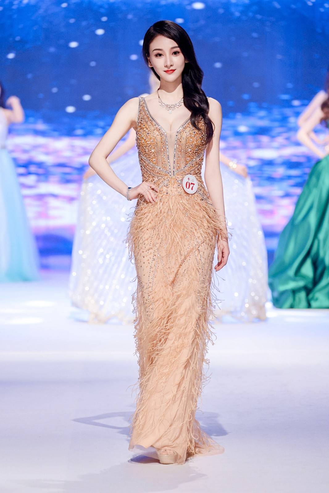 环球旅游小姐中国总冠军方艺涵的艺术人生_比赛_大赛_舞蹈