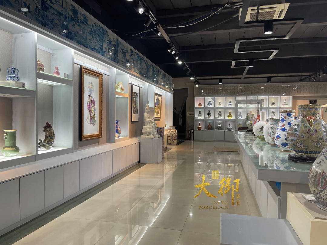 在瓷器的制作上,御瓷坊一直以求精致细巧,从原料