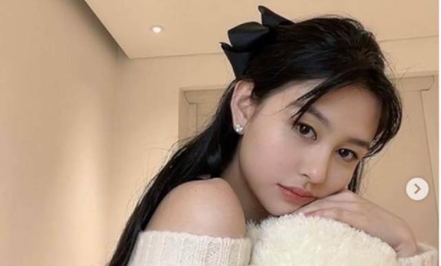 最美星二代沈月,化身赛车辣妹,极品身材不输时尚女神妈妈邱淑贞