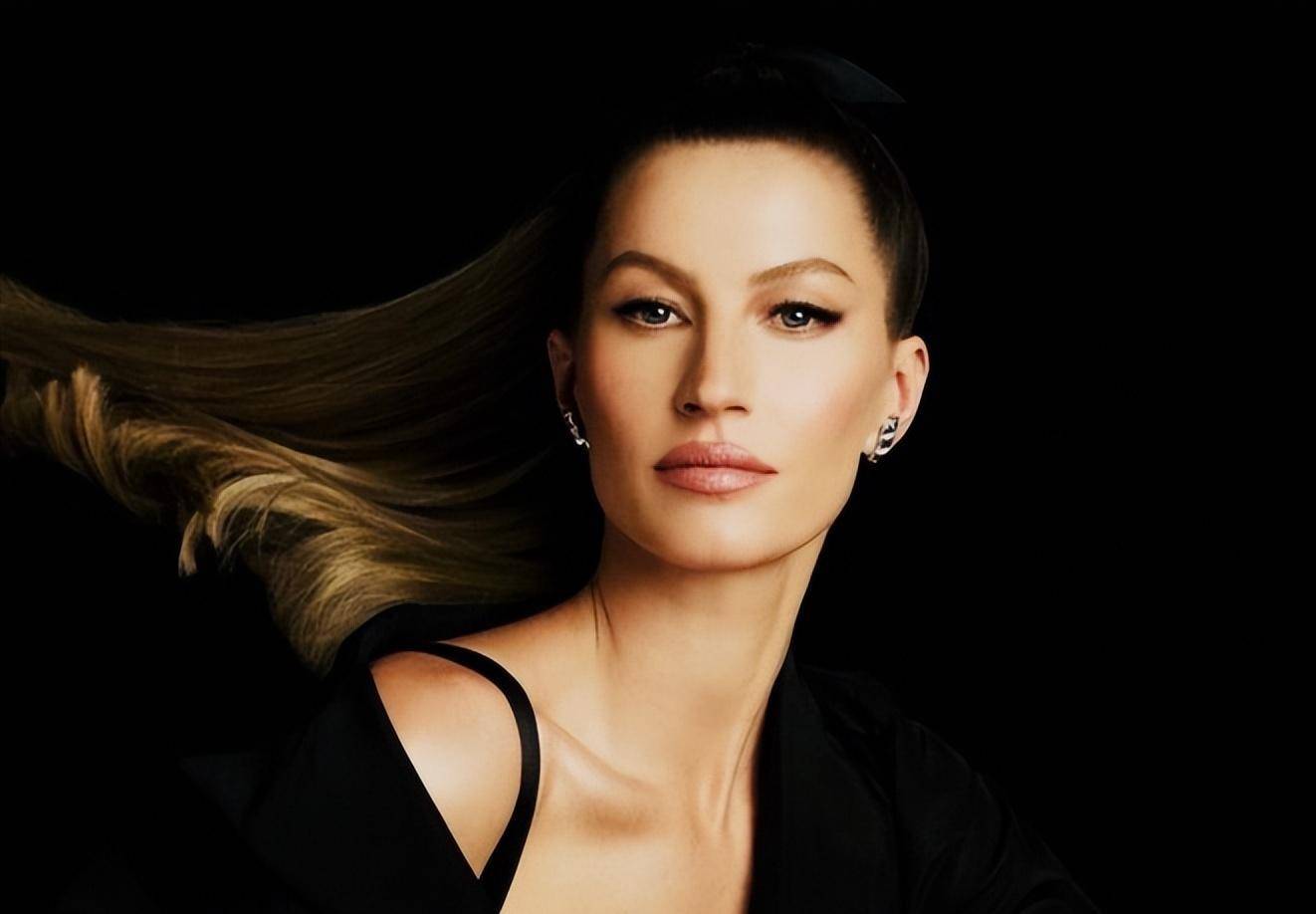 41岁吉娘娘回忆痛苦时刻:18岁被迫近乎赤身走秀,在雨中泪流不止