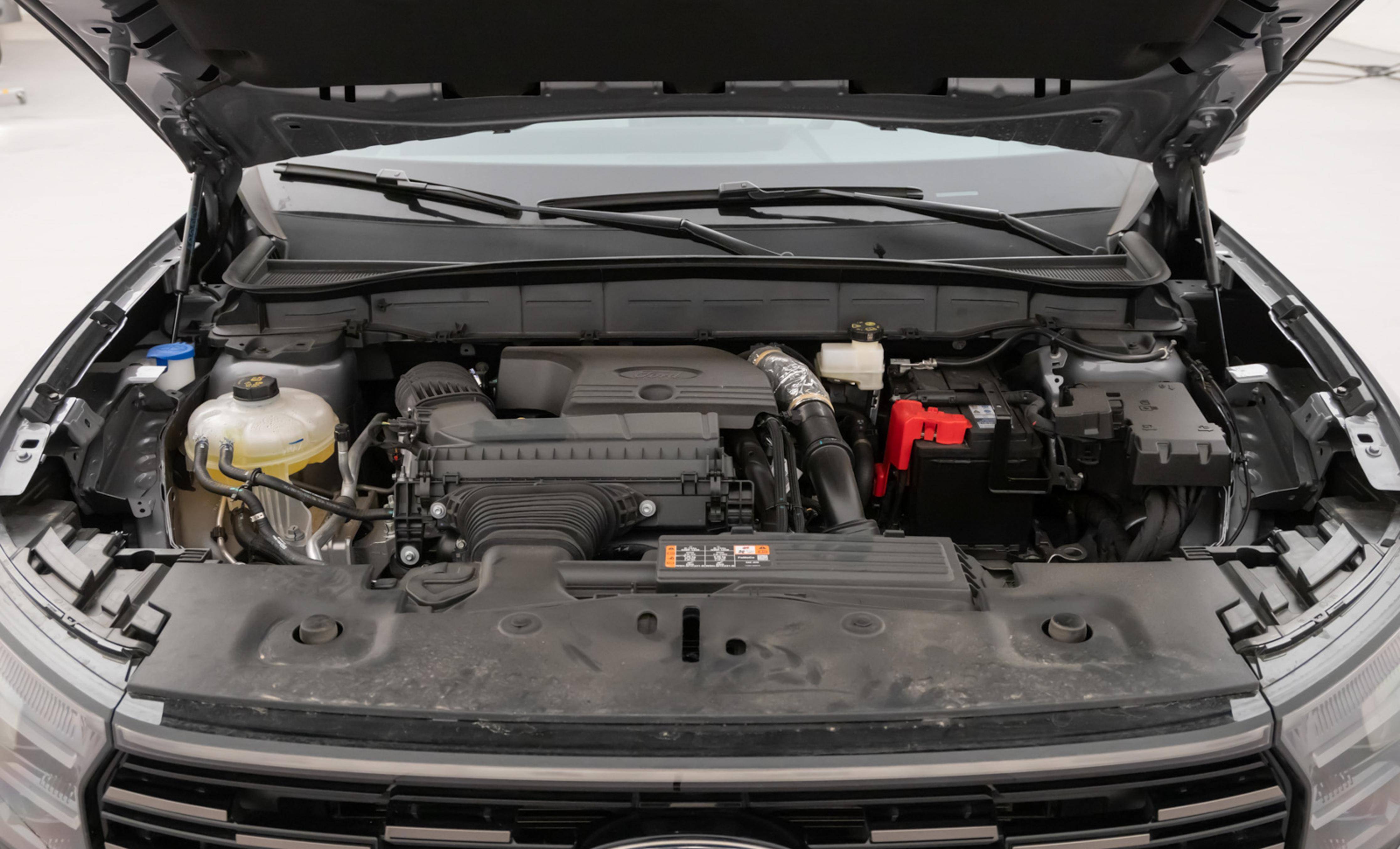 2023款福特锐界l基本型发动机舱而2.