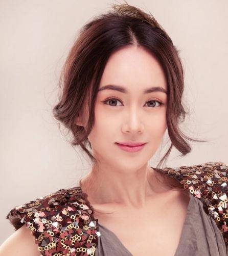 2002年,张定涵在《大脚马皇后》中饰演朱元璋的妃子宋敬妃,这是她首次