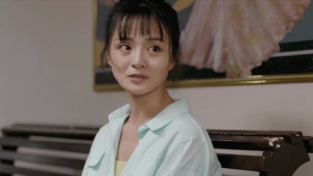 而黄亚萍用资质一般的普通演员小秋,小夏排练出来的作品《柳儿》却