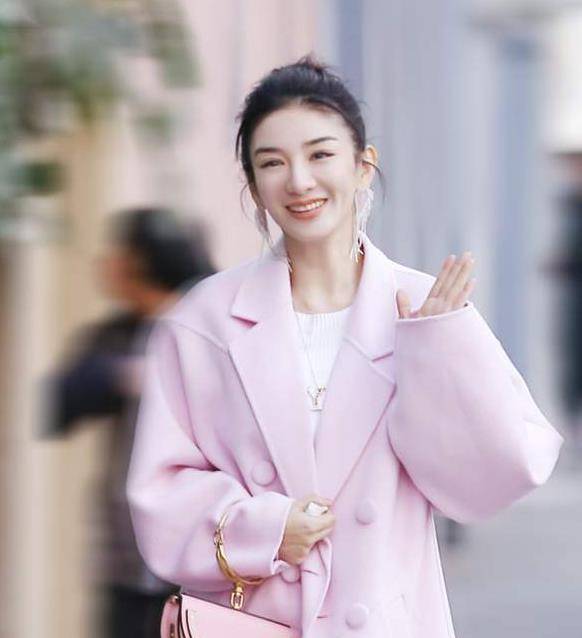 面对小9岁高富帅追求者,43岁黄奕给我们上了生动的一课_王侃_父亲