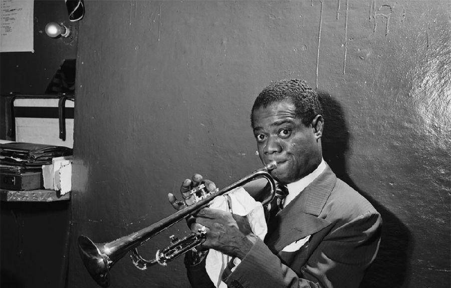 专家小号手和艺人路易斯·阿姆斯特朗的传记_黑人_母亲_男孩