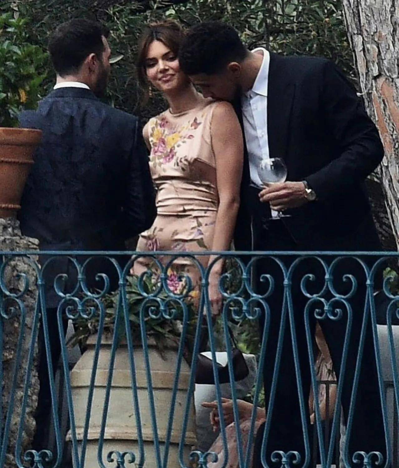 超模肯豆kendall jenner与新男友约会浪漫骑马,与布克彻底过去式_bad