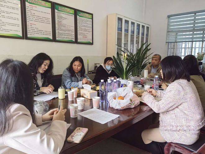 活动中,高榕老师,何岩老师,李星彦老师分别送教语文