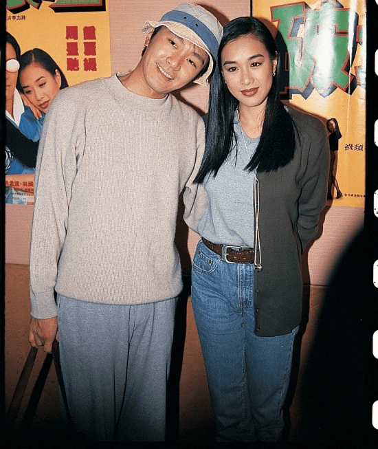 周星驰被于文凤追讨分手费,恋爱历史多情花心女友跟他拍拖压力大_朱茵