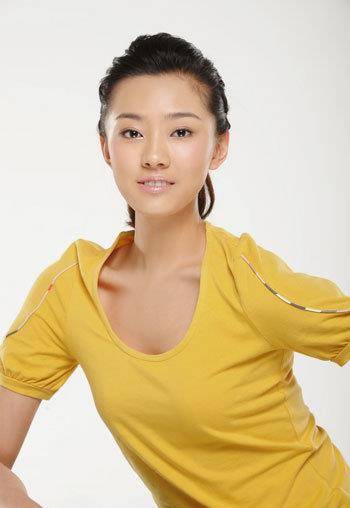 她是赵大叔的干女儿,当红时与干爹传出绯闻,现已成为"路人"_孟真_表演
