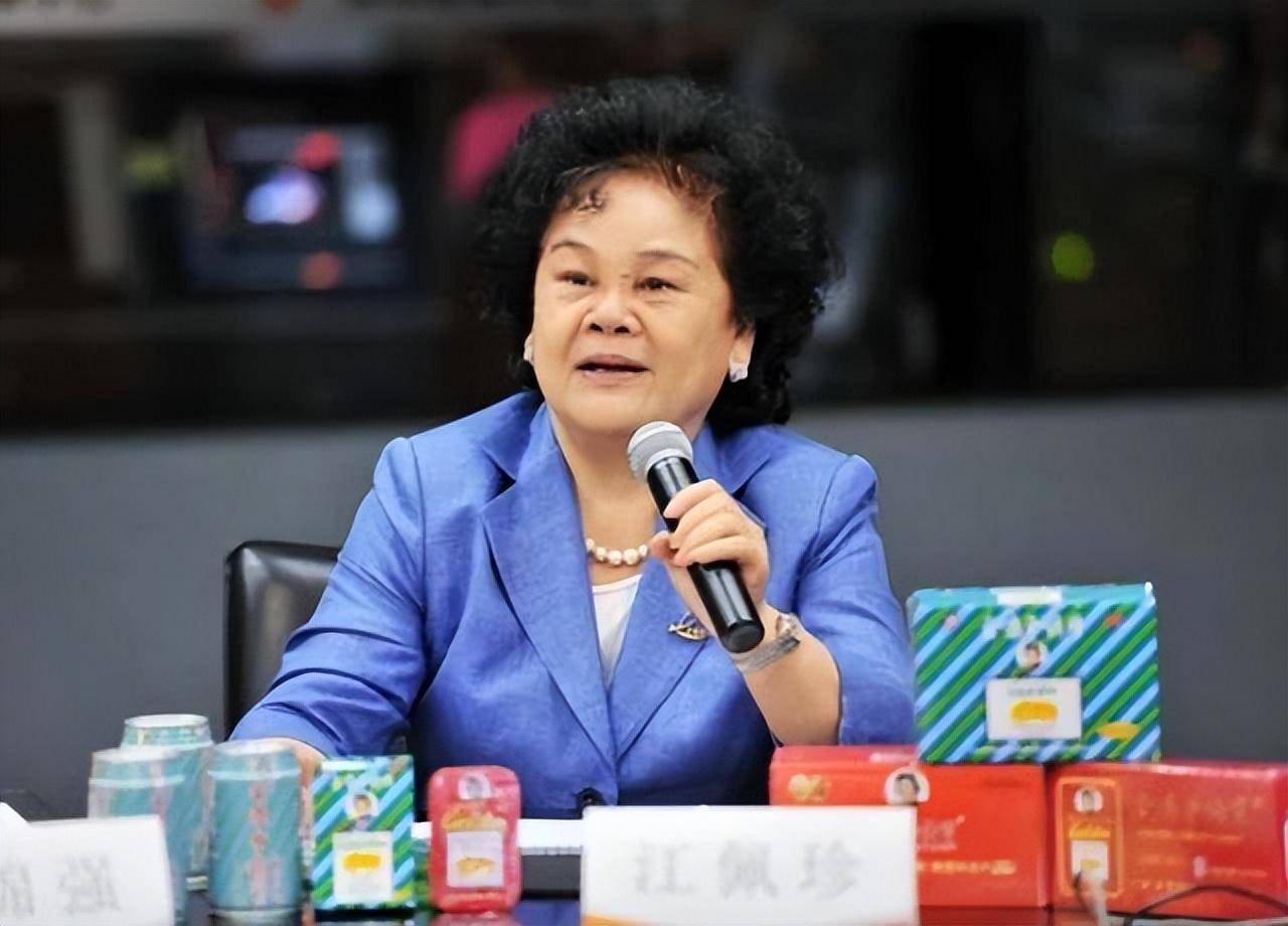 我们最会忽悠的女富豪,崩了_江佩珍_金嗓子_二厂