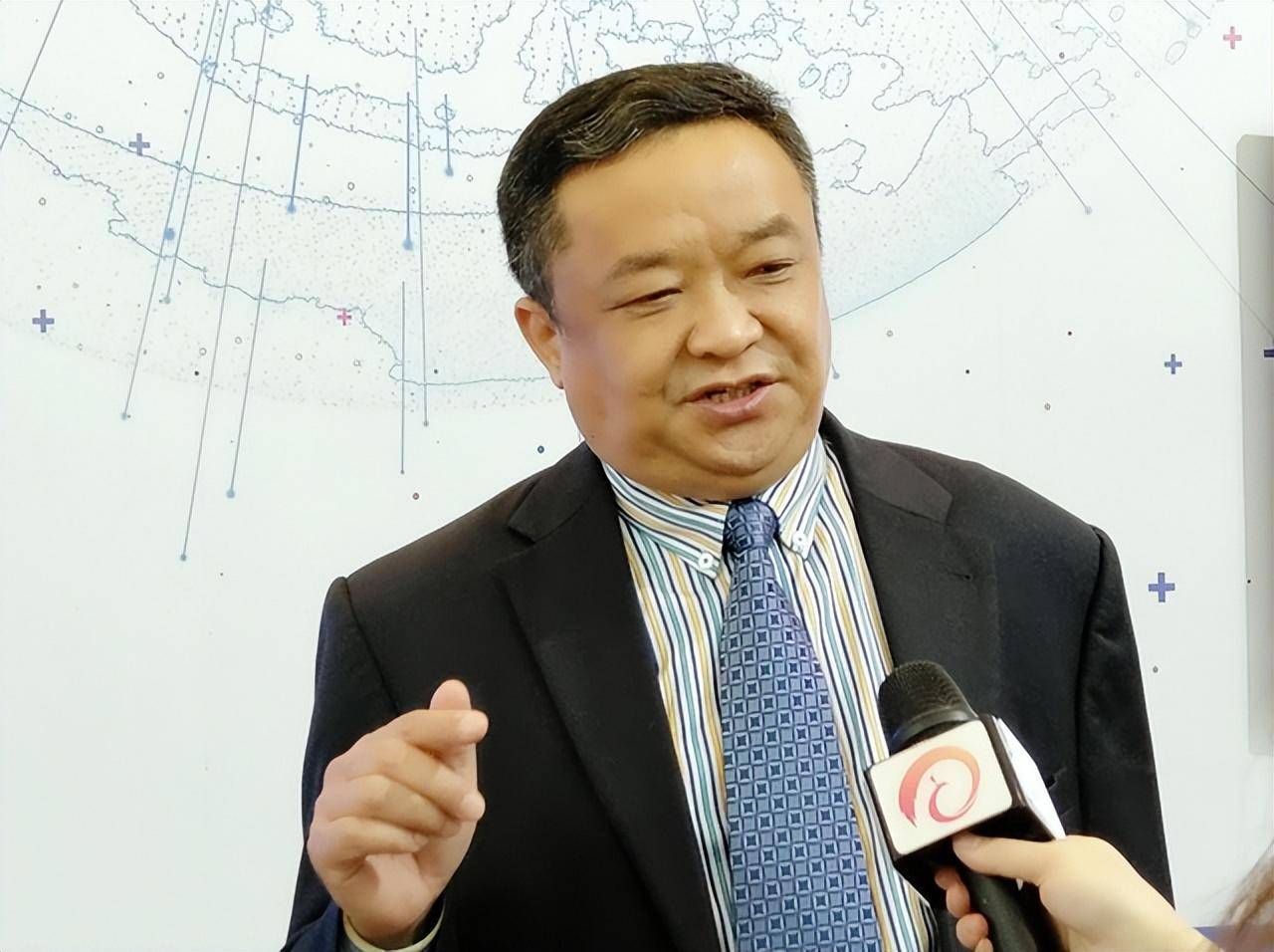 杨文俊,曾任普洱市网民医院院长,他是怎样从人人爱戴的"白衣天使"演变