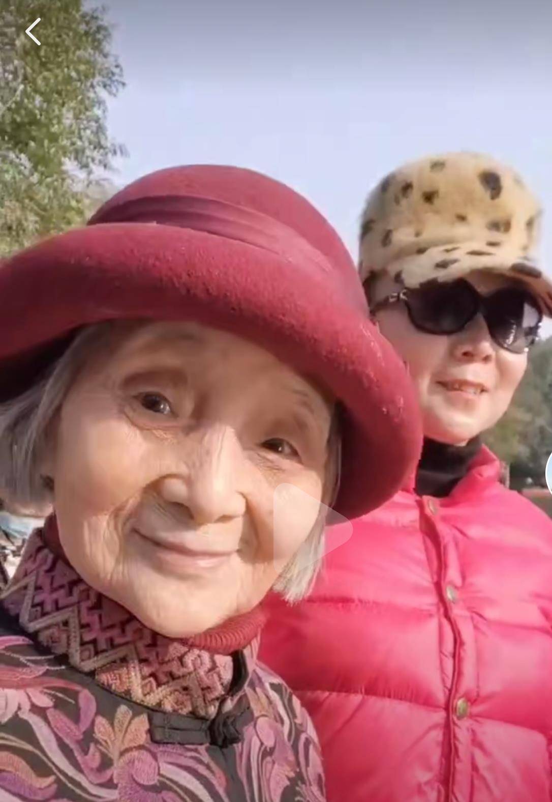 成都83岁奶奶跳舞走秀成"网红",想为城市添活力_郑婆婆_视频_网友