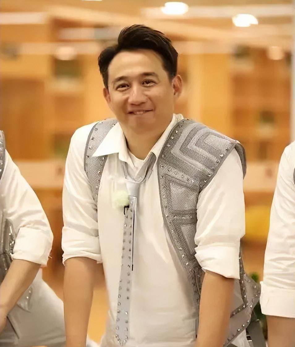 王中磊与他称兄道弟20年,与奶茶绯闻20年,黄磊的脾气到底多爆?