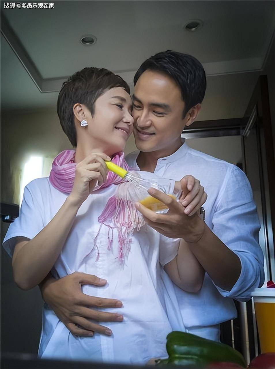 蒋雯丽懒理传闻与家人游法国,儿子高大帅气,完美继承母亲优点插图7