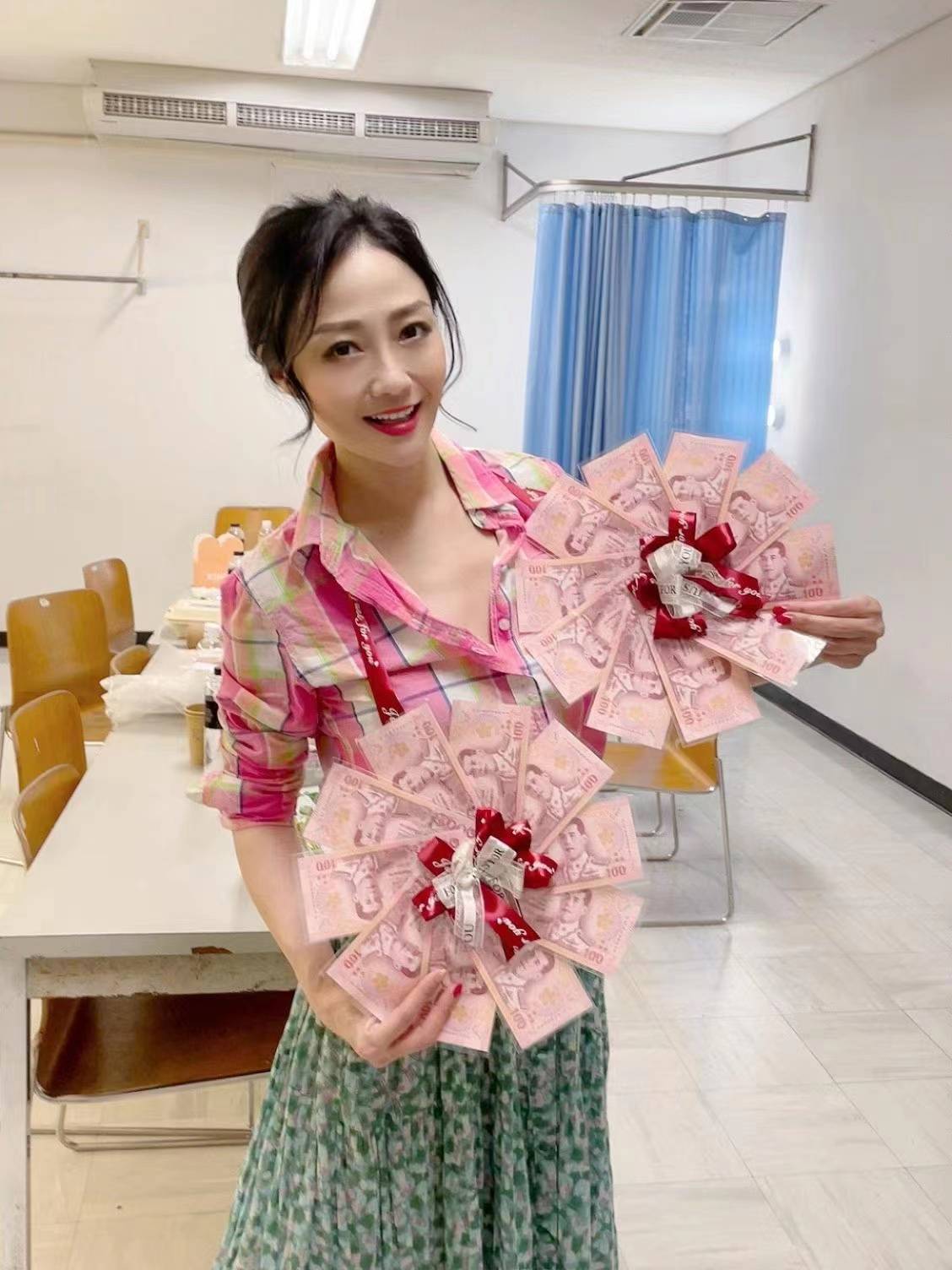 香港著名演员杨玉梅与香港演员及泰国艺术家联袂主演舞台剧落下帷幕