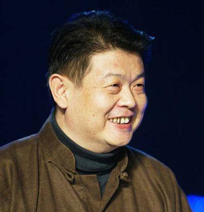 他死后葛优替他抚养儿子,冯小刚为他还债,张国立照顾他的老婆_傅彪