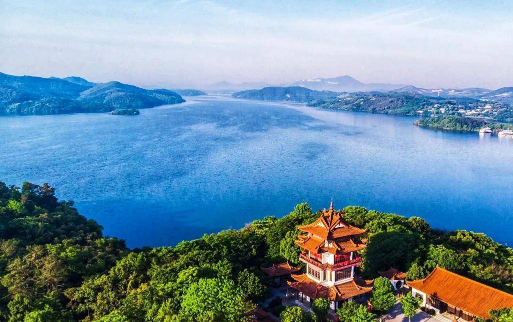 沙河水庫又名天目湖,為了發展旅遊業,當地把沙河水庫和下游的大溪水庫