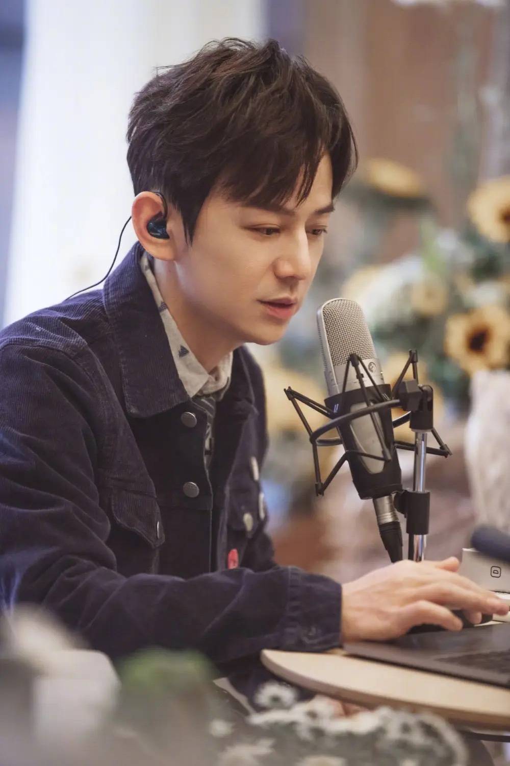 何炅说"自己旅行从不让旅伴花钱".