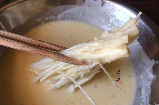 一個金針菇的美味吃法,香酥夠味下飯下酒都好,吃過一次還想再吃_麵糊