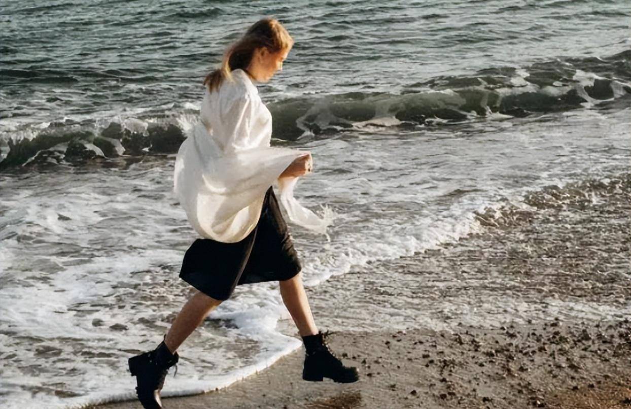 “你不把房子过户给我爸妈，咱们就分手”女生：我巴不得分