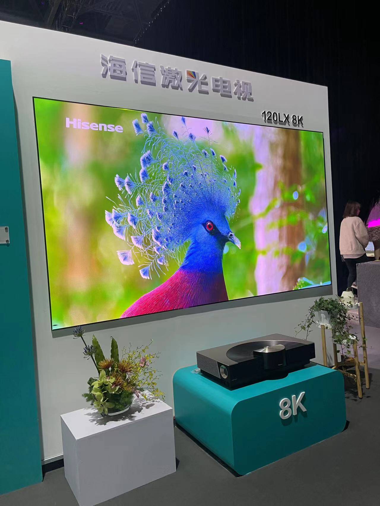 不仅是全球首款8k激光电视,它还有imax认证哦!