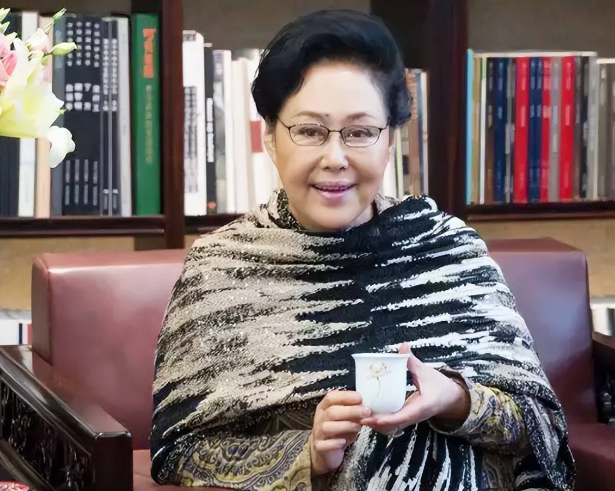 斯琴高娃的女儿孙丹:我的沧桑母亲,我的瘫痪父亲,我带泪的亲情_孙天