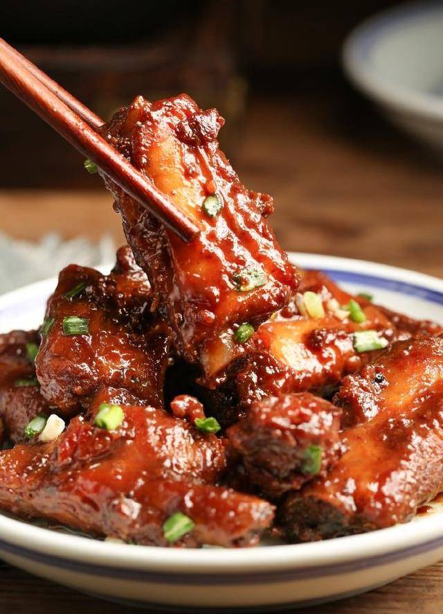 一听这菜菜名就会流口水,生津开胃好美味,专治各种没食欲_梅子排骨