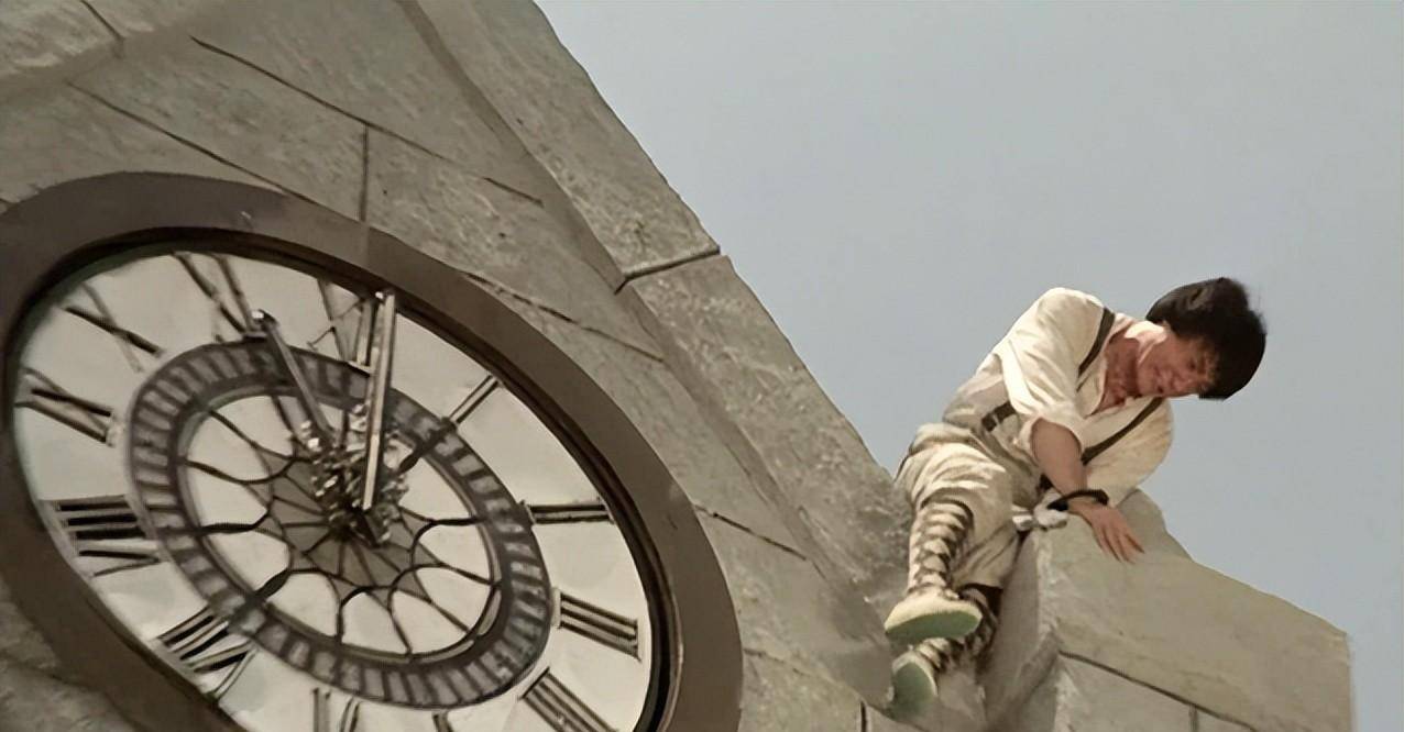 连载11逼着成龙跳楼,一句话省下400万,洪金宝才是《a计划》功臣_钟楼