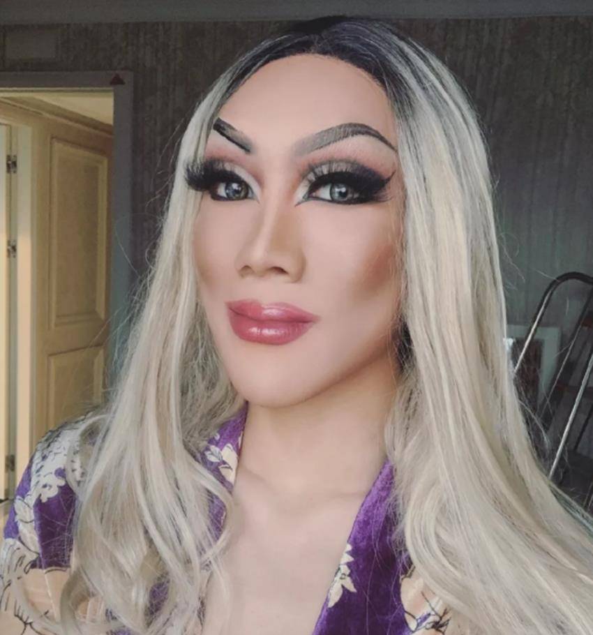 人气韩美娟:晚上是妖艳的"女大哥",白天是帅气的2000年小哥哥?