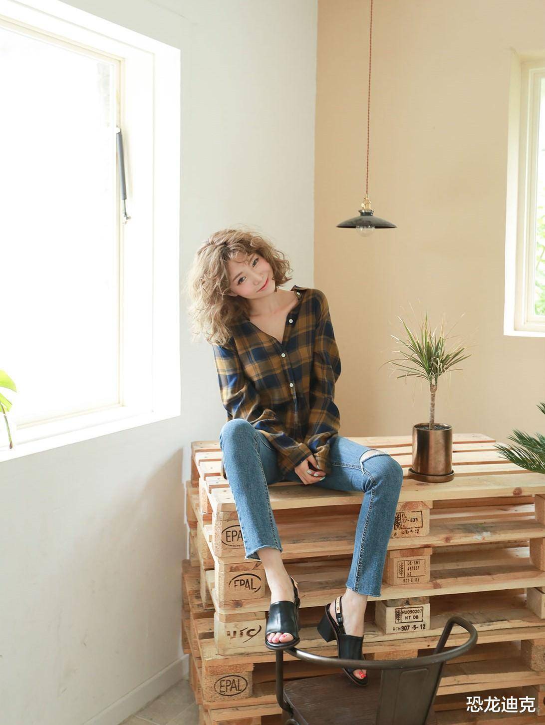 美女模特以一种放松的姿态,展现休闲又慵懒的美_痕迹_照片_pose